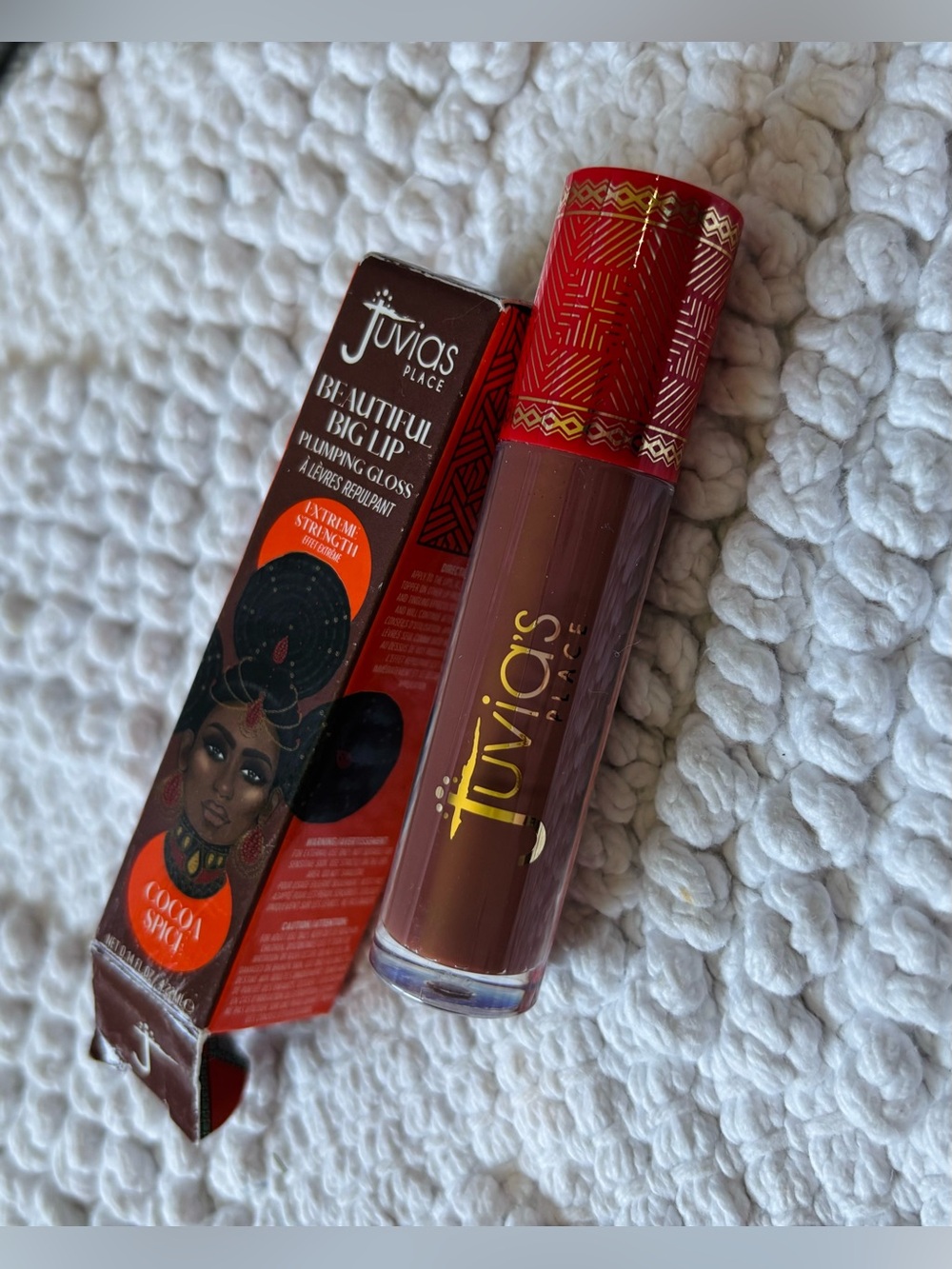 Plumping lip gloss